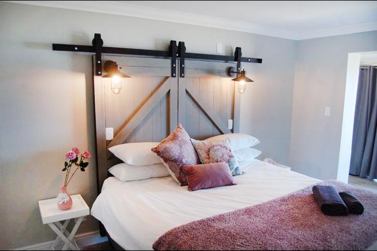 8 Bedroom Property for Sale in Grootbrakhoogte Western Cape